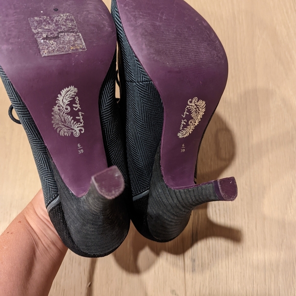 Stylish Gray Heeled Shoes - Picture 6 of 11